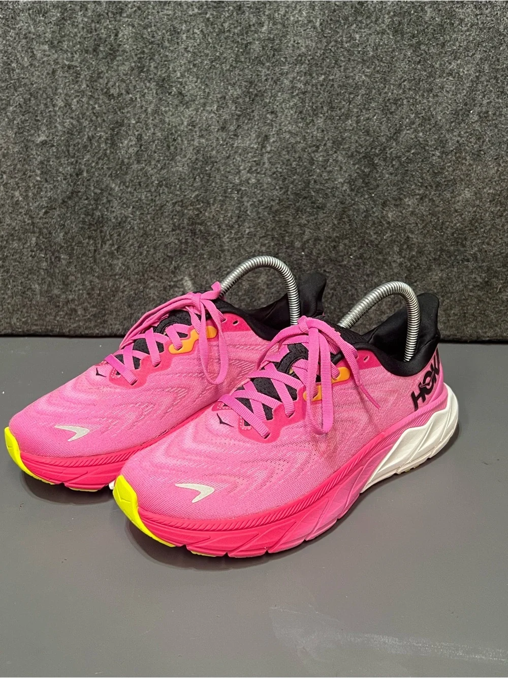Hoka Women's Arahi 6 Running Shoes Size 7.5
